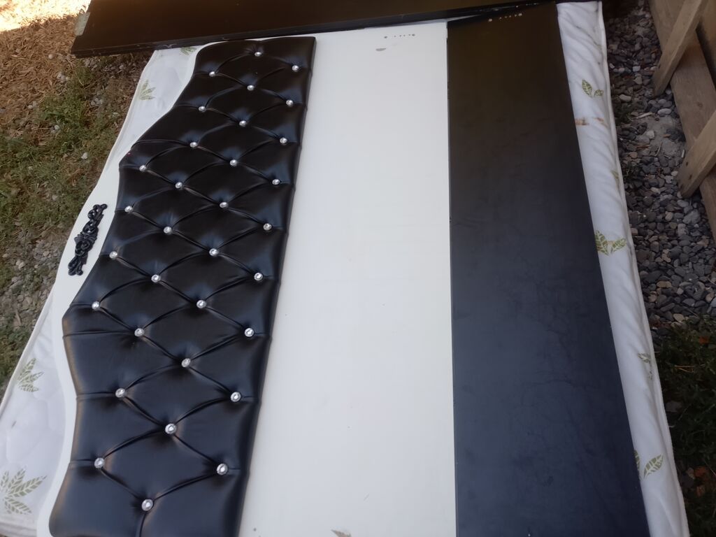 Qara-bəyaz rəngdə yataq başlığı və panel dəsti - Material: MDF/taxta — Yataq otağı mobilya dəstləri, Digah (2)