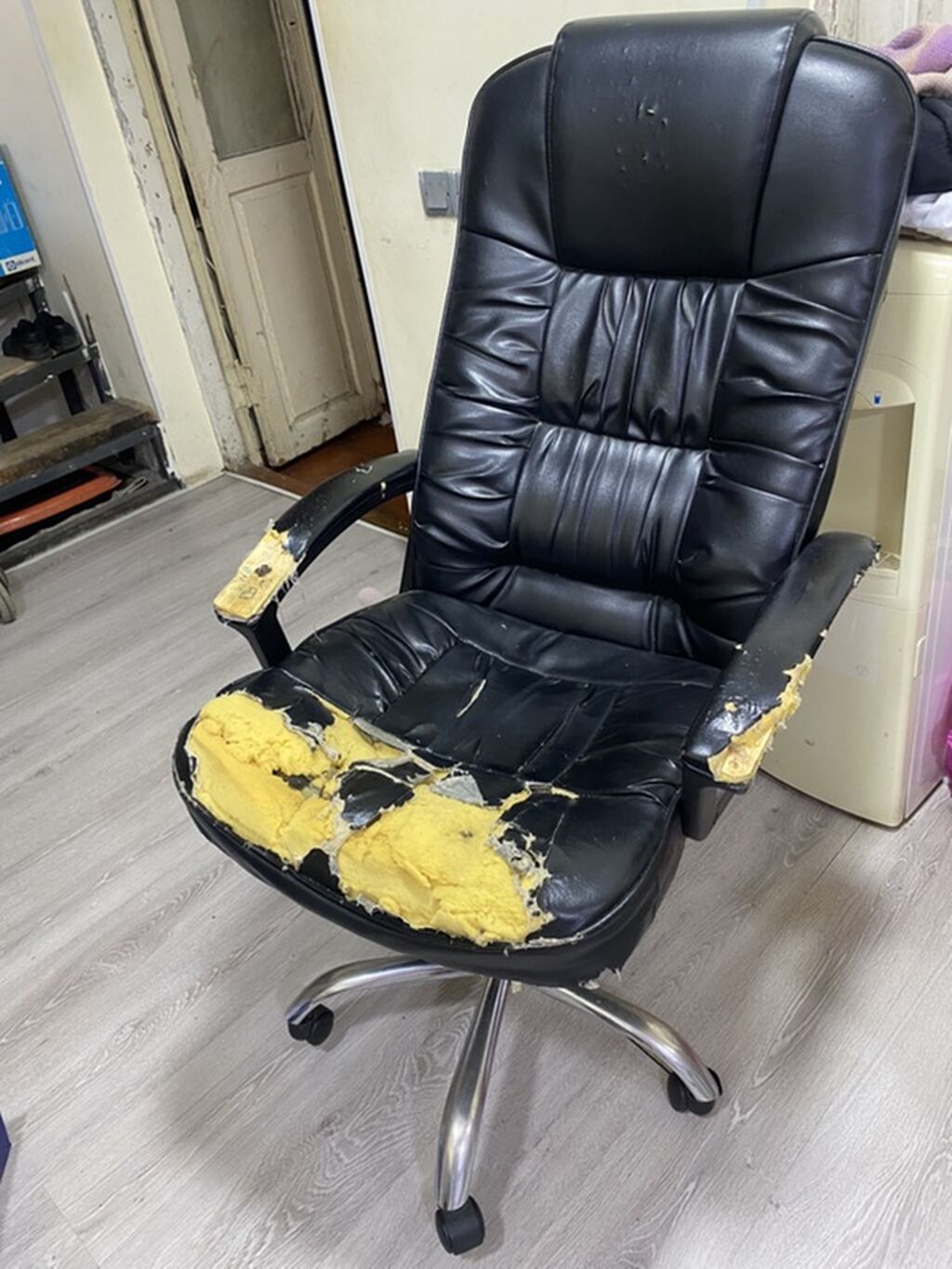 Məhsul: Tənzimlənən ofis/kreslo stulu - Material: qara süni dəri — Ofis mebeli, Bakı (3)