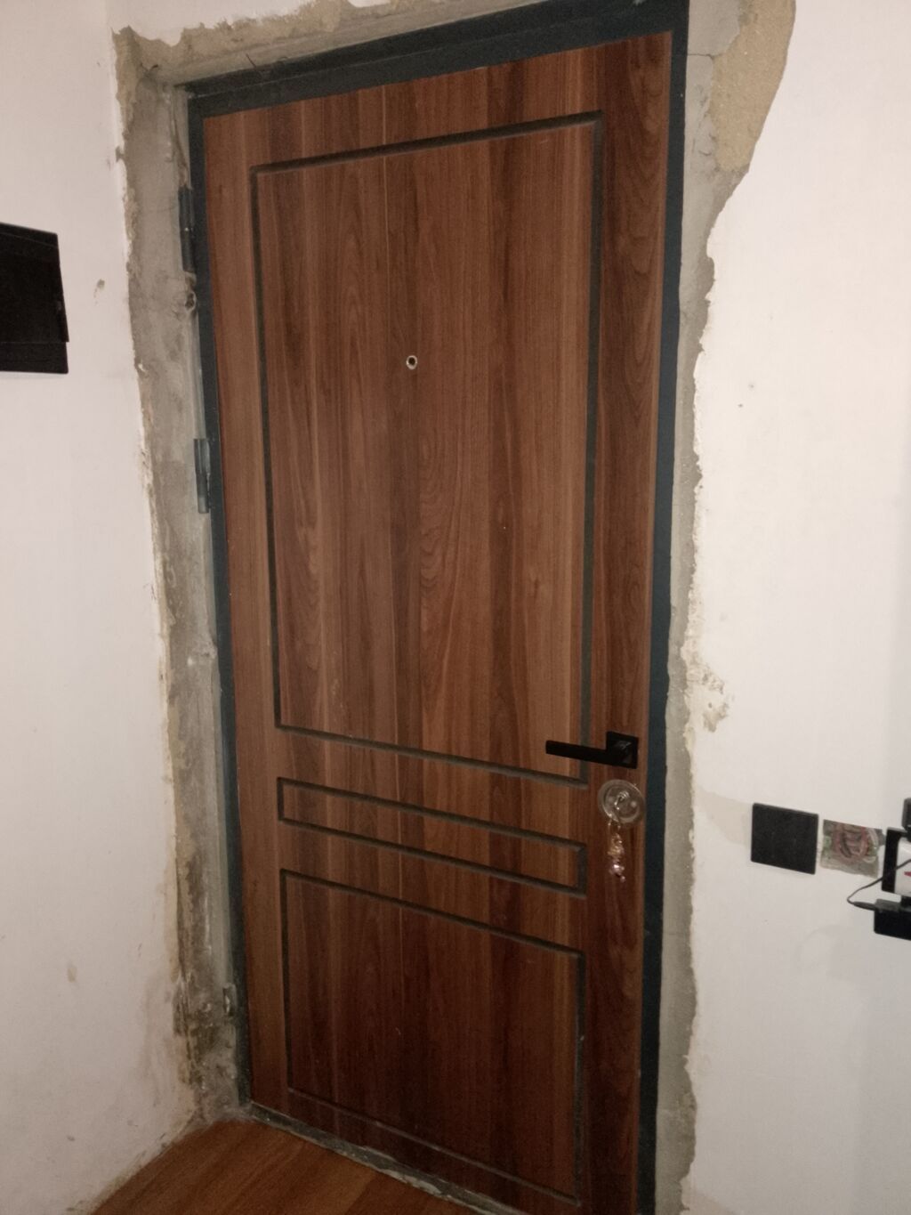 Dəmir giriş qapısı – taxta teksturalı MDF üzlük - Material: möhkəm — Pəncərələr, qapılar, balkonlar, Bakı (2)