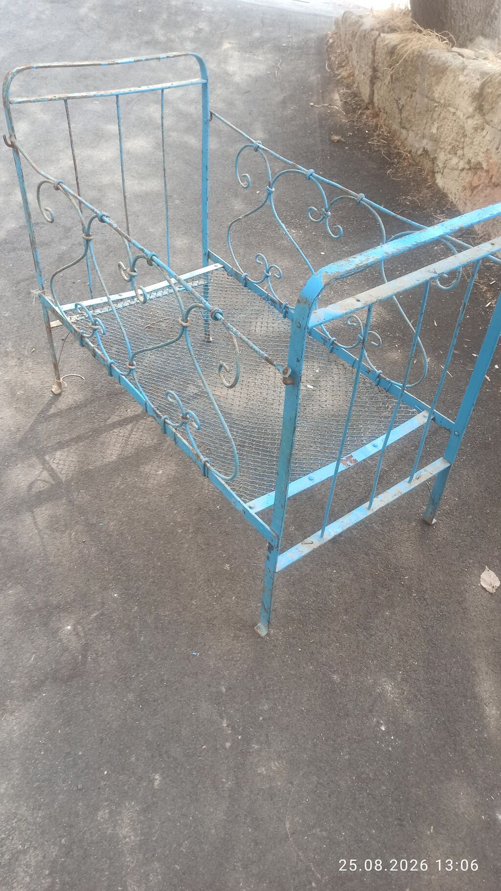 Metall uşaq beşiyi dəmirçi işi qaynaqdan istifadə olunmayıb döymə — Bəşikləri, Bakı (2)