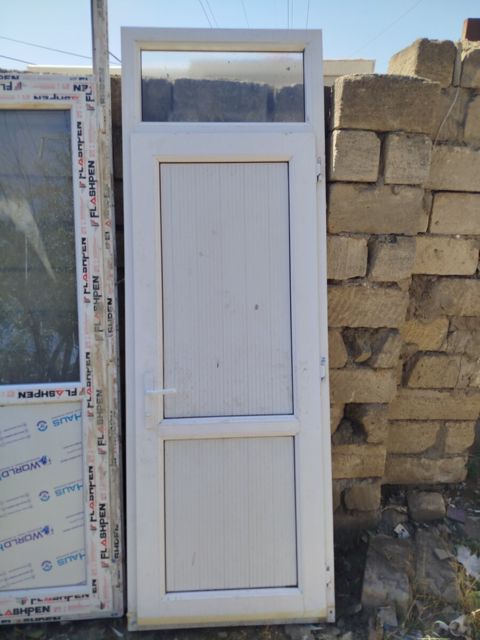 Plastik qapı — Bakı