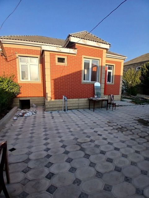 Satılır 4 otaqlı həyət evi/bağ evi 130 m² — Bakı