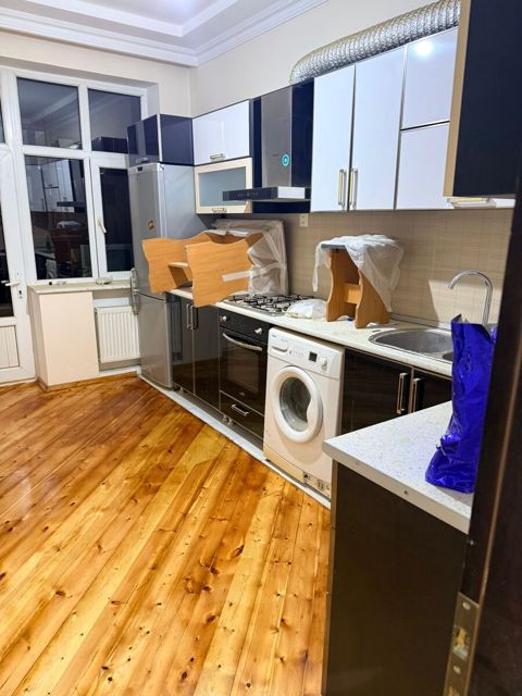 İcarəyə verilir 2 otaqlı köhnə tikili 75 m² — Bakı