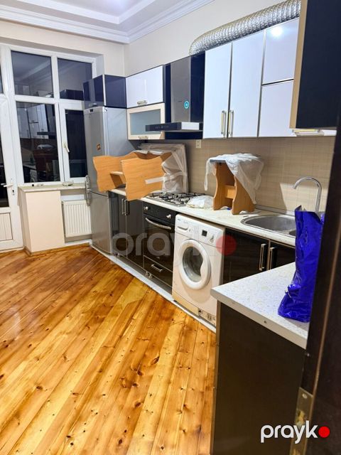 İcarəyə verilir 2 otaqlı köhnə tikili 75 m²