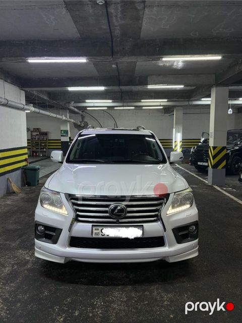 Lexus LX 570, 5.7 L, 2013 il, 196 102 km