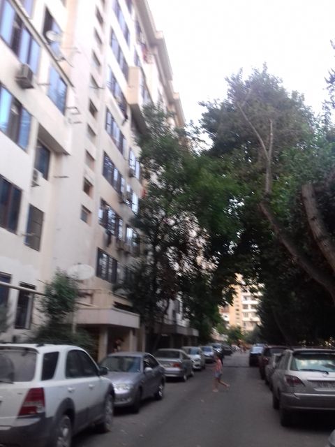 Satılır 4 otaqlı köhnə tikili 125 m² — Bakı