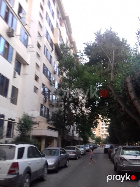 Satılır 4 otaqlı köhnə tikili 125 m²