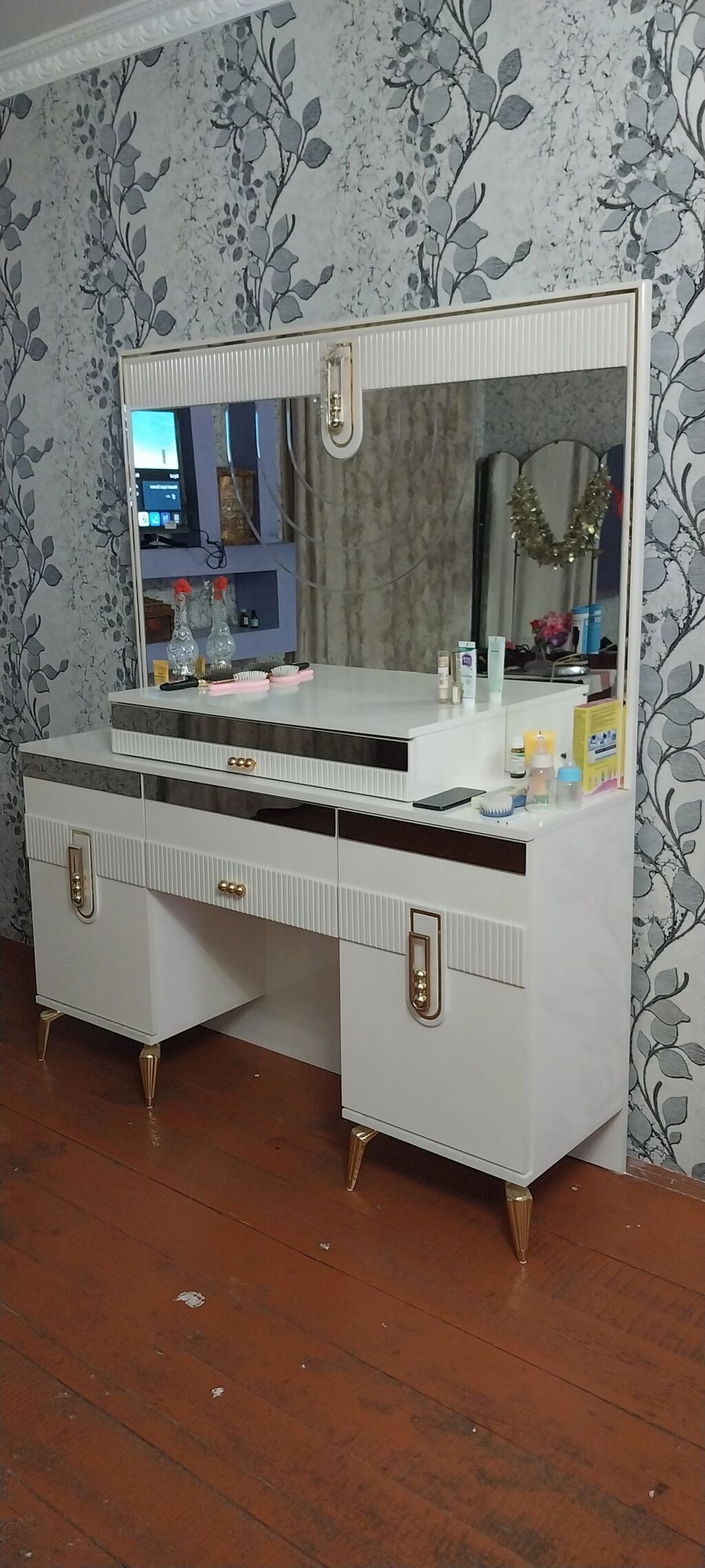 Yataq otağı üçün tam mebel və texnika dəsti. Dəstə şəkildə göstərilən — Yataq otağı mobilya dəstləri, Mehdiabad (4)