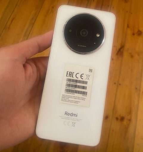 Seti bağlıdı ekranı çat internletlə işləyir Redmi smartfon – ağ rəng — Sumqayıt