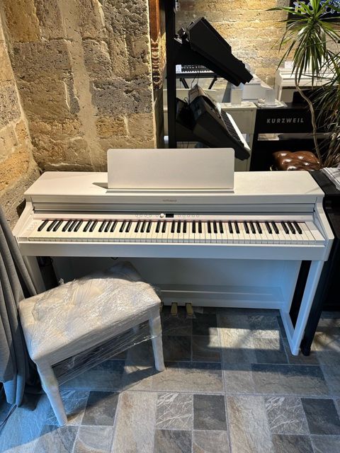 Elektron pianinolar "Roland RP701" — Bakı