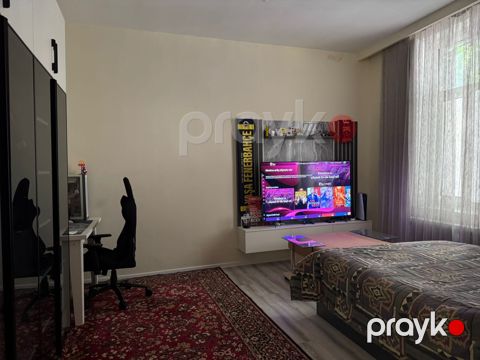 İcarəyə verilir 3 otaqlı köhnə tikili 90 m²
