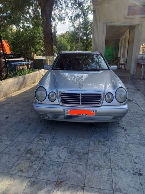 Mercedes E 240, 2.4 L, 1999 il, 318 000 km — Qazax