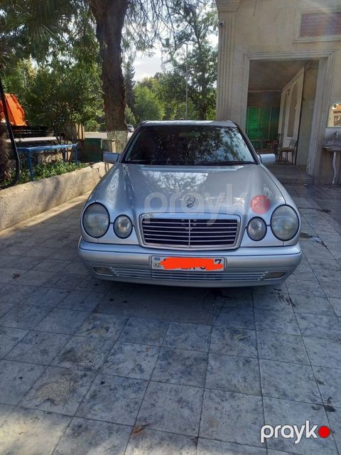 Mercedes E 240, 2.4 L, 1999 il, 318 000 km