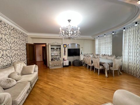 Satılır 4 otaqlı yeni tikili 214 m² — Bakı