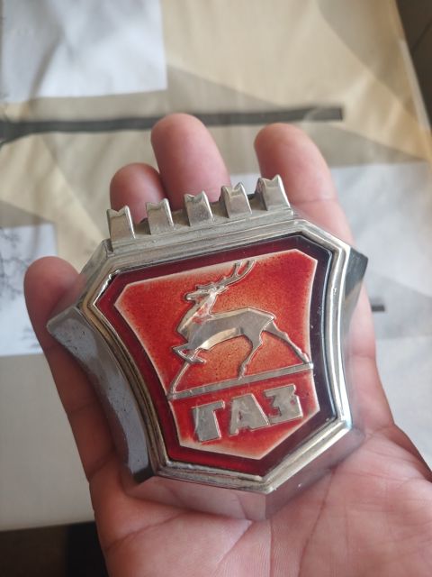 GAZ Chayka emblemi — Bakı