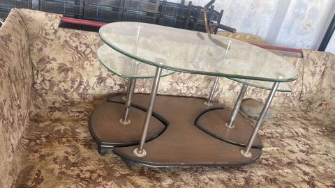 Şüşə üstlü salon masası - İkiqat şüşə səth: yuxarıda oval formalı — Masallı