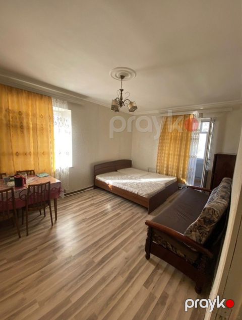 Satılır 2 otaqlı köhnə tikili 45 m²
