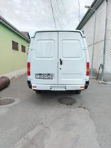 Ağ rəngli yük mikroavtobusu - Geniş yük bölməsi və yüksək dam – iri — Грузовики и прицепы