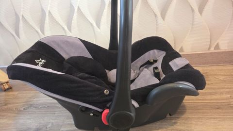 Berberce uşaq avtomobil oturacağı (kreslosu) – daşıma beşiyi tipində — Mehdiabad