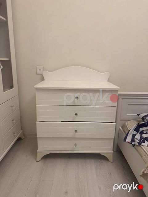 Uşaq otağı üçün ağ rəngdə mebel dəsti Tərkibi: - 3 qapılı şkaf: İki — Bakı