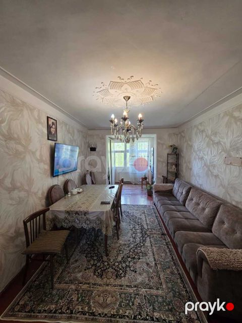 Satılır 2 otaqlı köhnə tikili 50 m²