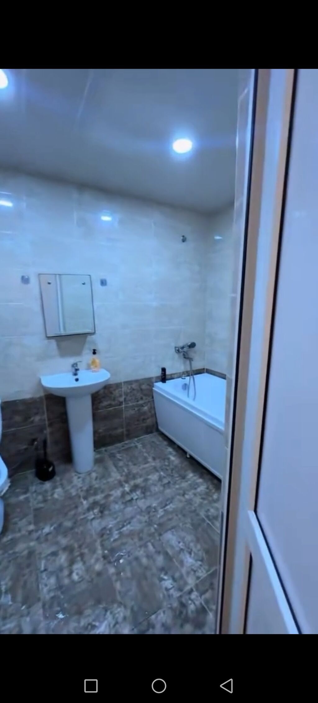 Gençlik metrosun yaxınlıqı (metroya 3 deyqa piyada )Abb bankin — Mənzil, Bakı (5)