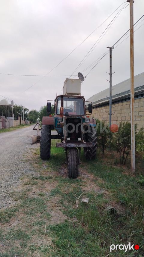 Traktor MTZ (Belarus) tipli, kabinalı, ön təkərli idarəetmə ilə — Ağcabədi