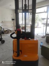Elektrik palet yığan (stacker) – piyada idarəetməli Məhsul təsviri — Складское оборудование