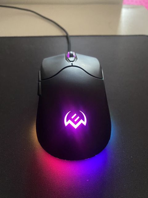 Ela vezuyyetde makrosu rgb modlari oz programi var kompyuterde baha — Bakı