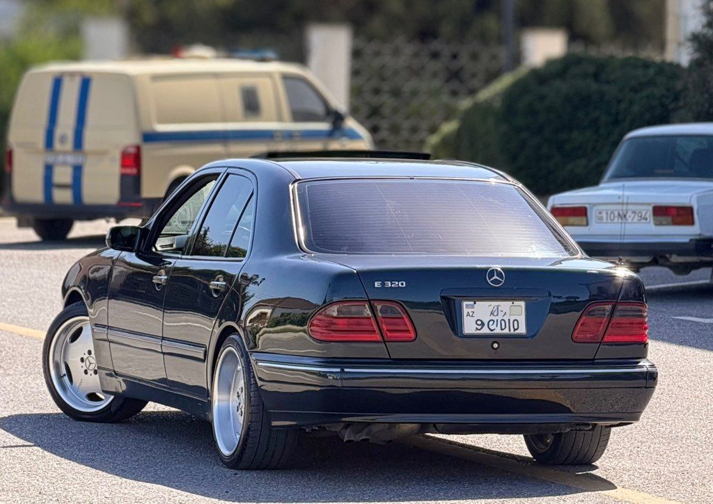 Mercedes E 320, 3.2 L, 2002 il, 278 000 km — Avtomobillər, Bakı (6)