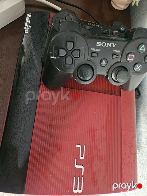 Satılır: Sony PlayStation 3 Super Slim (qırmızı rəng) - Model: PS3 — Bakı