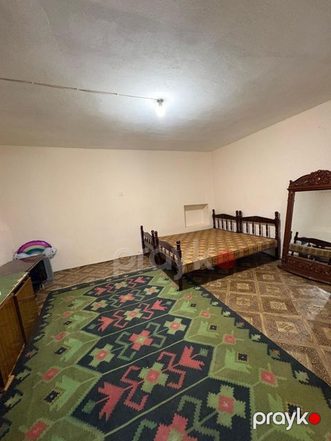 İcarəyə verilir 1 otaqlı köhnə tikili 65 m²