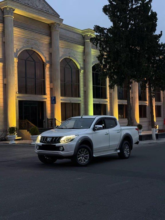 Mitsubishi L200, 2.5 L, 2018 il, 389 841 km — Avtomobillər, Gəncə (4)