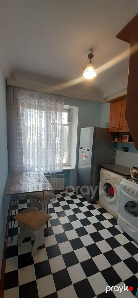 İcarəyə verilir 2 otaqlı köhnə tikili 65 m²