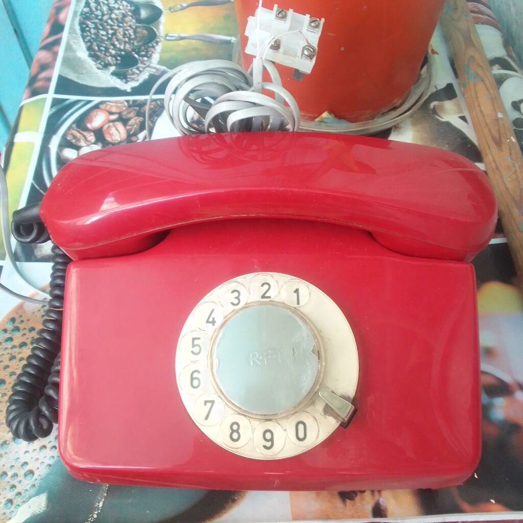 Qırmızı rəngli retro mexaniki disklı stasionar telefon maraq üçün — Kabel və radio telefonları, Bakı (2)