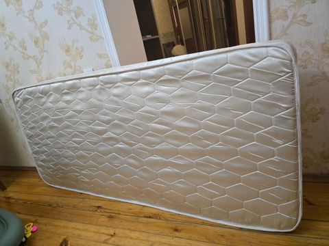 Matras diffektsiz 45 azn satilir 90 1.90 Zabrat 1 *Mehra