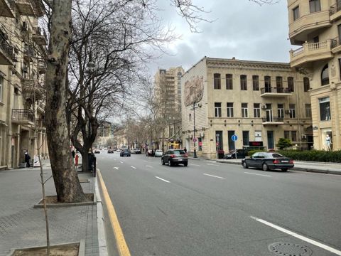 Satılır obyekt 100 m² — Bakı