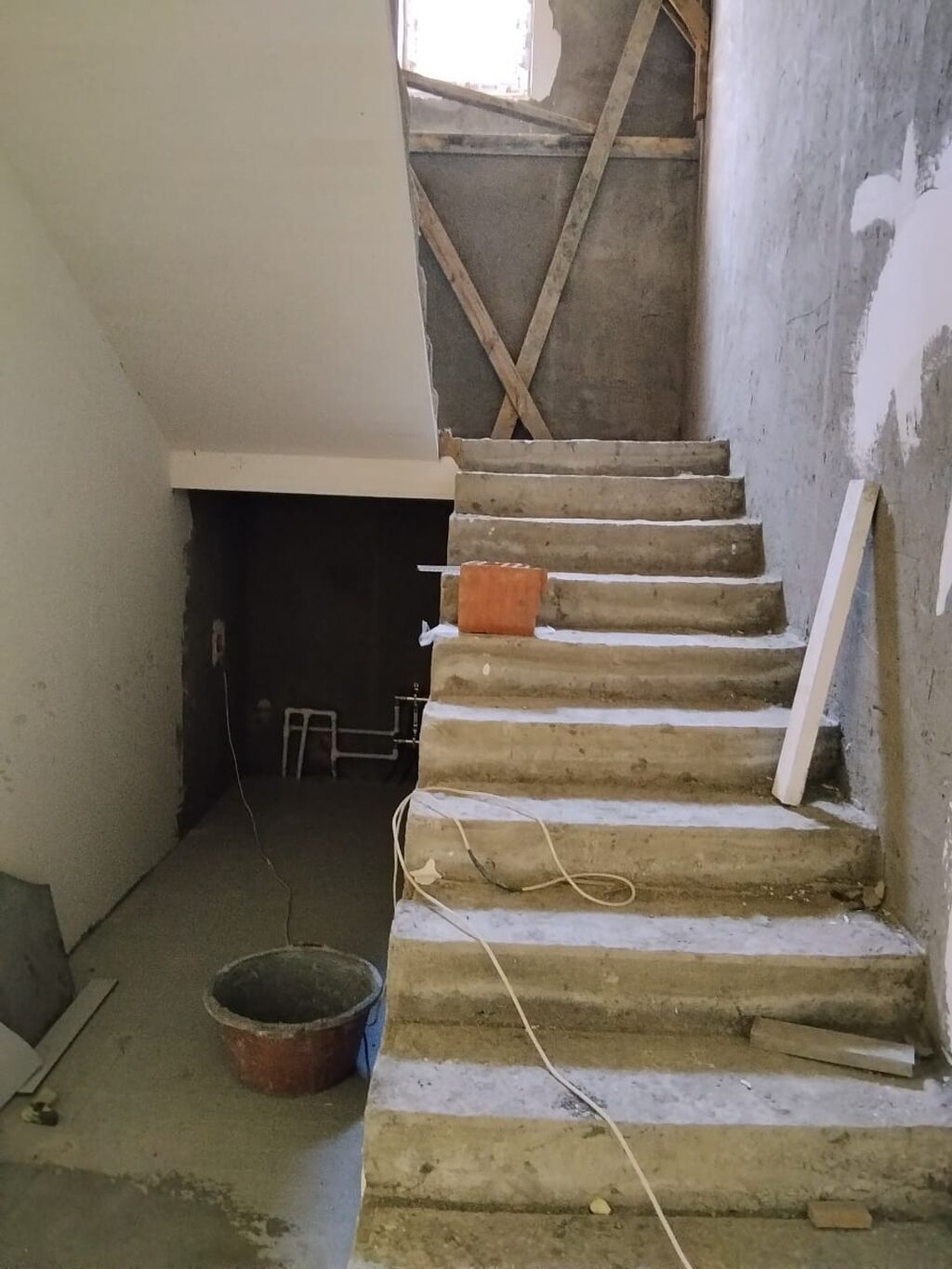 Salam aleykum. Saray qəsəbəsi. çıxarışlı 3 sotun içində 2 mərtəbəli — Ev, villa, Bakı (8)