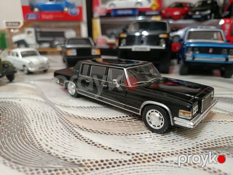 Qara rəngli ZIL-4104 limuzinin miqyaslı modeli - Brend: DeAgostini — Bakı
