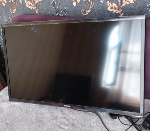 Samsung 82 ekran ustunde Smart aparati verilr kocle bagli evden satiw — Masazır
