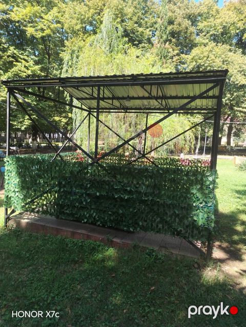 Metal karkaslı açıq hava kölgəlik/pavilon - Ölçü: təxminən 4×6 m — Zaqatala