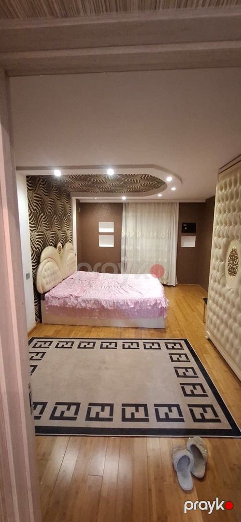İcarəyə verilir 3 otaqlı köhnə tikili 80 m²