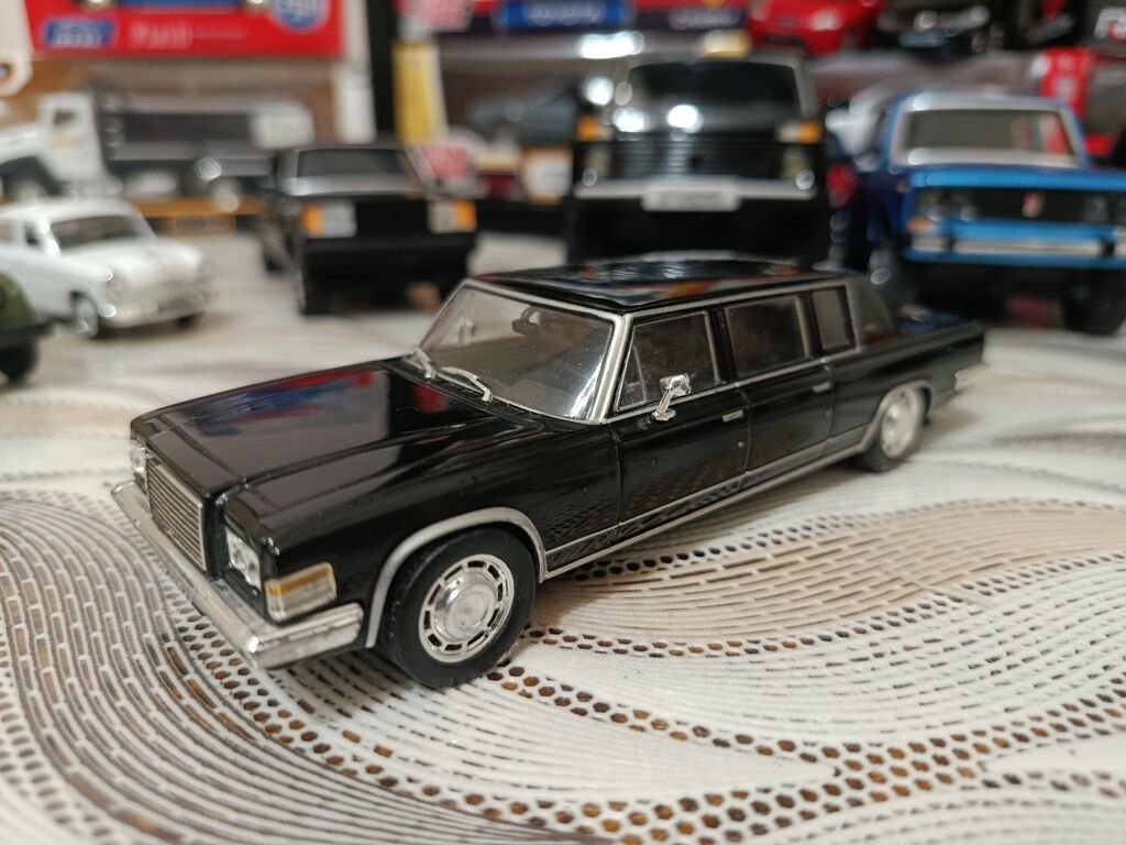Qara rəngli ZIL-4104 limuzinin miqyaslı modeli - Brend: DeAgostini — Modellar, Bakı (2)