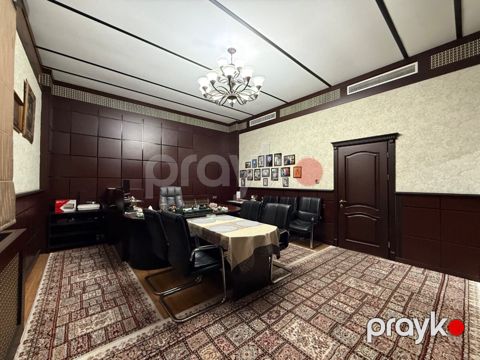 Satılır obyekt 580 m²