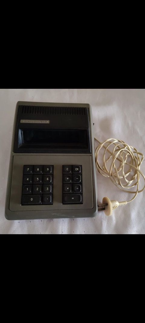 Elektronika B3-04 stolüstü kalkulyator - Sovet istehsalı, şəbəkədən — Digah