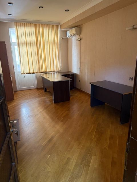 İcarəyə verilir 3 otaqlı ofis 157 m² — Bakı