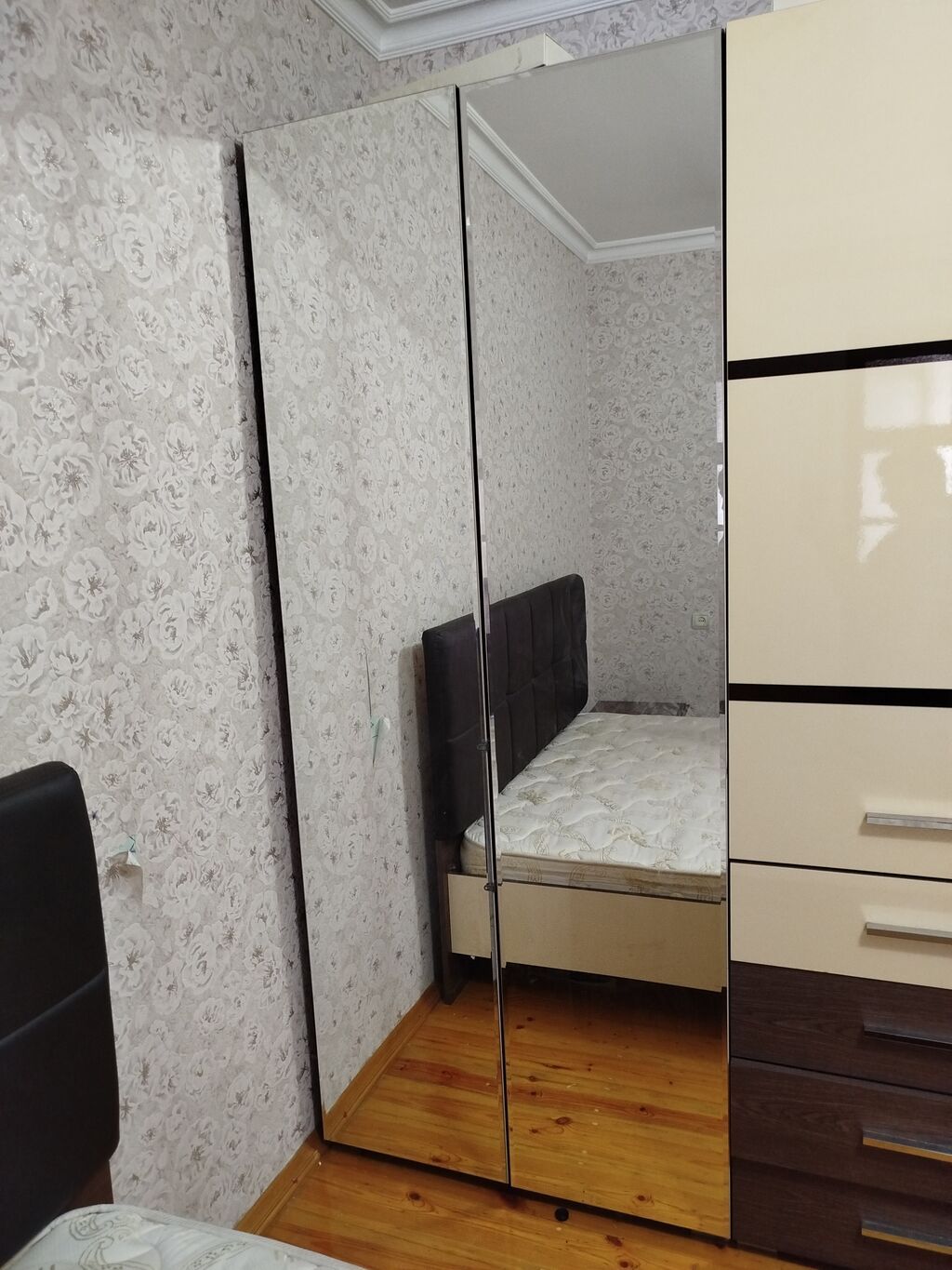 İşlənmiş, 6 qapı, Güzgülü, Bej, Taxta, Kupe, Düz dolab — Şkaflar, Bakı (2)