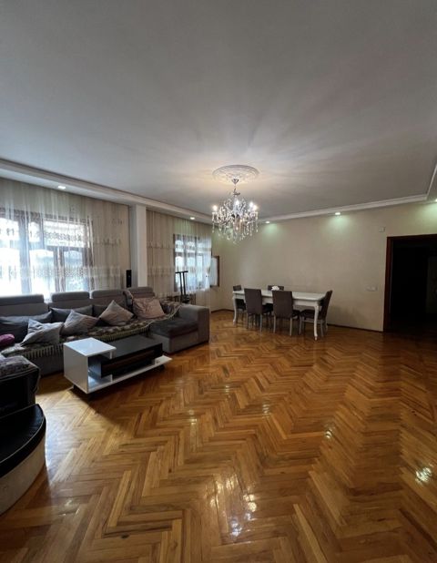 Satılır 5 otaqlı köhnə tikili 120 m²