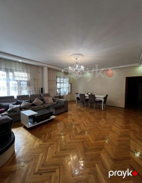 Satılır 5 otaqlı köhnə tikili 120 m²