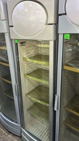 Şüşə qapılı vitrində soyuducu (ticarət tipli) - Tək qapılı, şaquli — Soyuducu Paltaryuyan televizor vitrinlerin satış mərkəzi — Refrigerated display cases